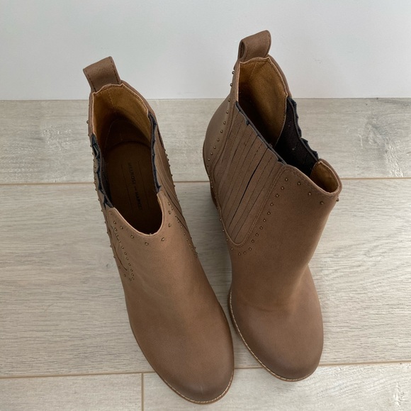 Melrose and Market New in box Brown wedge  boots - Picture 4 of 6